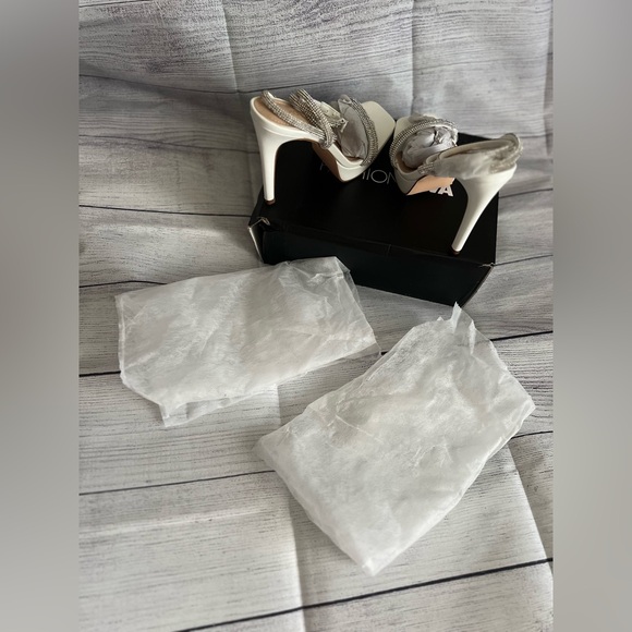 Fashinova Beautiful🤍😍Rhinestone Heels! Brand NEW! Still in the box! - Picture 10 of 13